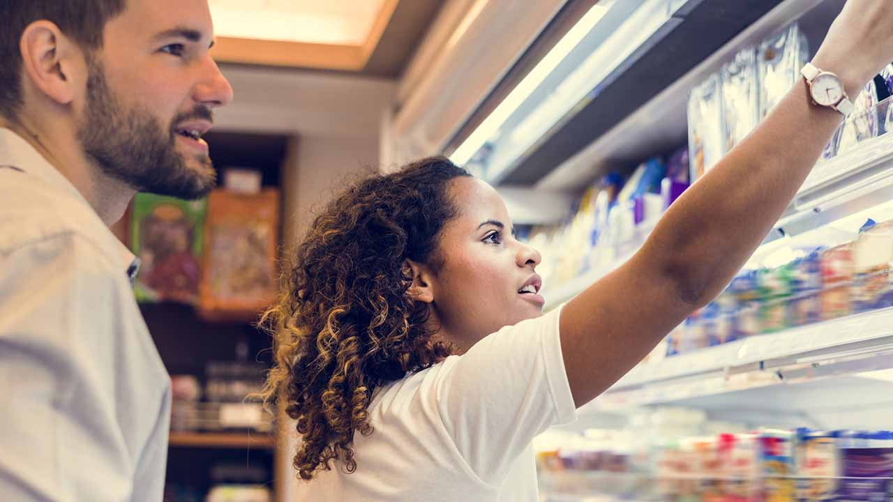 women shopping at grocery store.